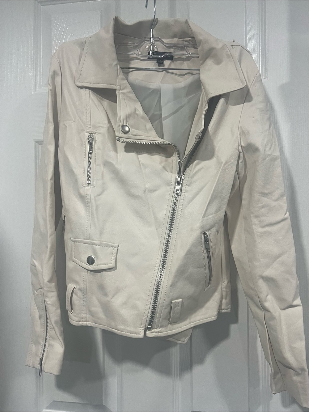 Shinestar White Women's Leather Moto Jacket with Silver Hardware